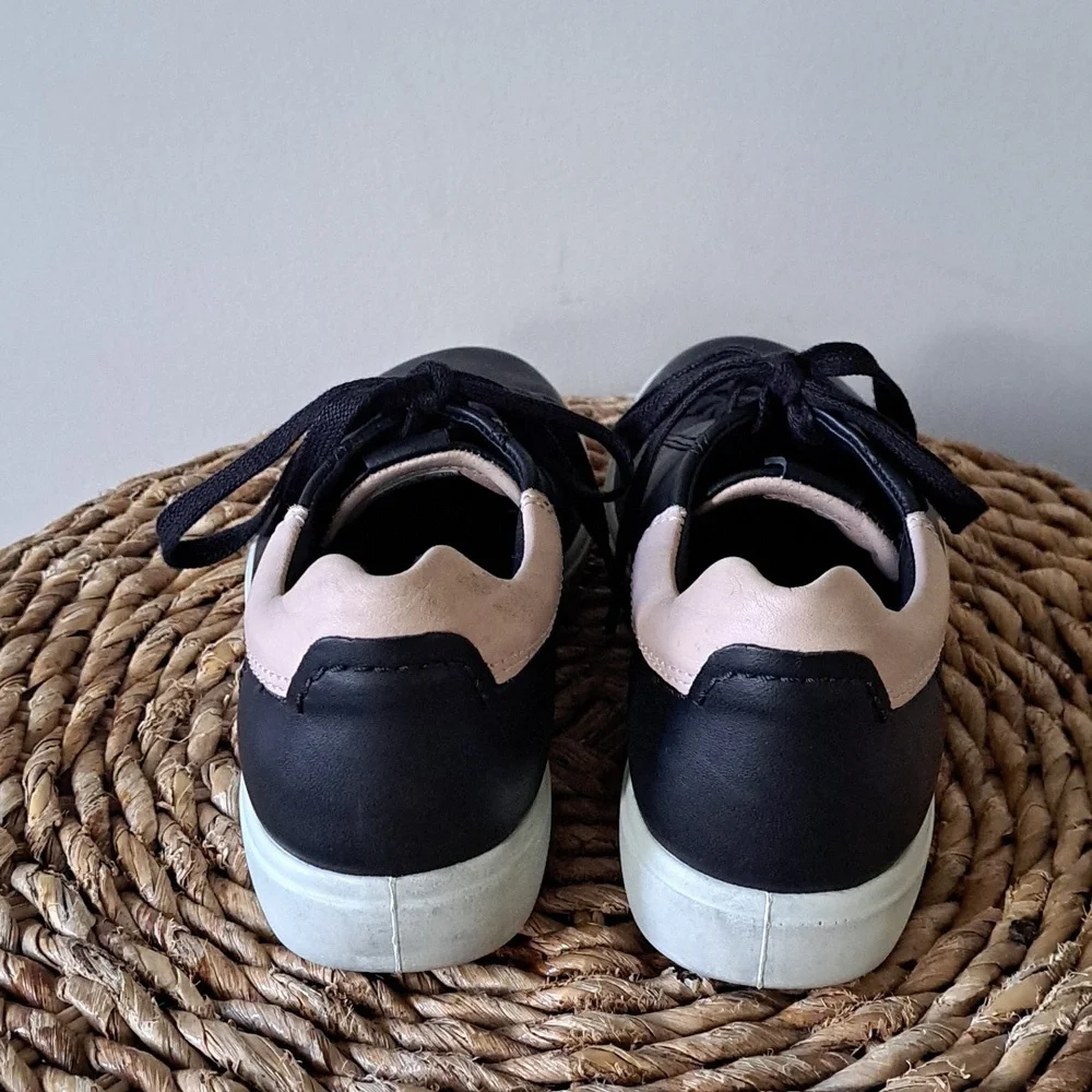 ECCO Womens Soft 7 Black/Pink Leather Casual/Athleisure Low Sneaker EU37/US6-6.5